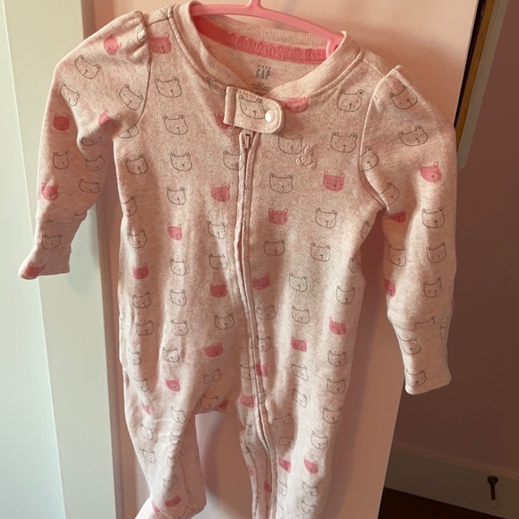 Baby gap 0-3 months first favorites pajama - Picture 2 of 4